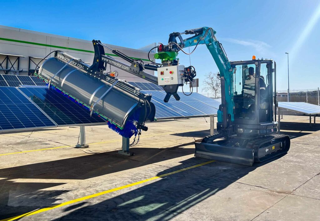 Brazo Mecánico Modelo A2 2 y 4 metros SCM para Limpieza de Paneles Solares