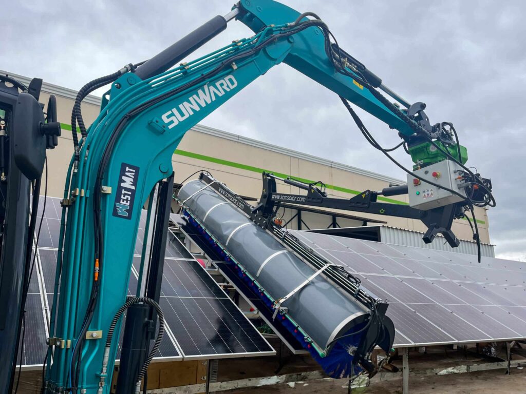 Brazo Mecánico Modelo A2 2 y 4 metros SCM para Limpieza de Paneles Solares