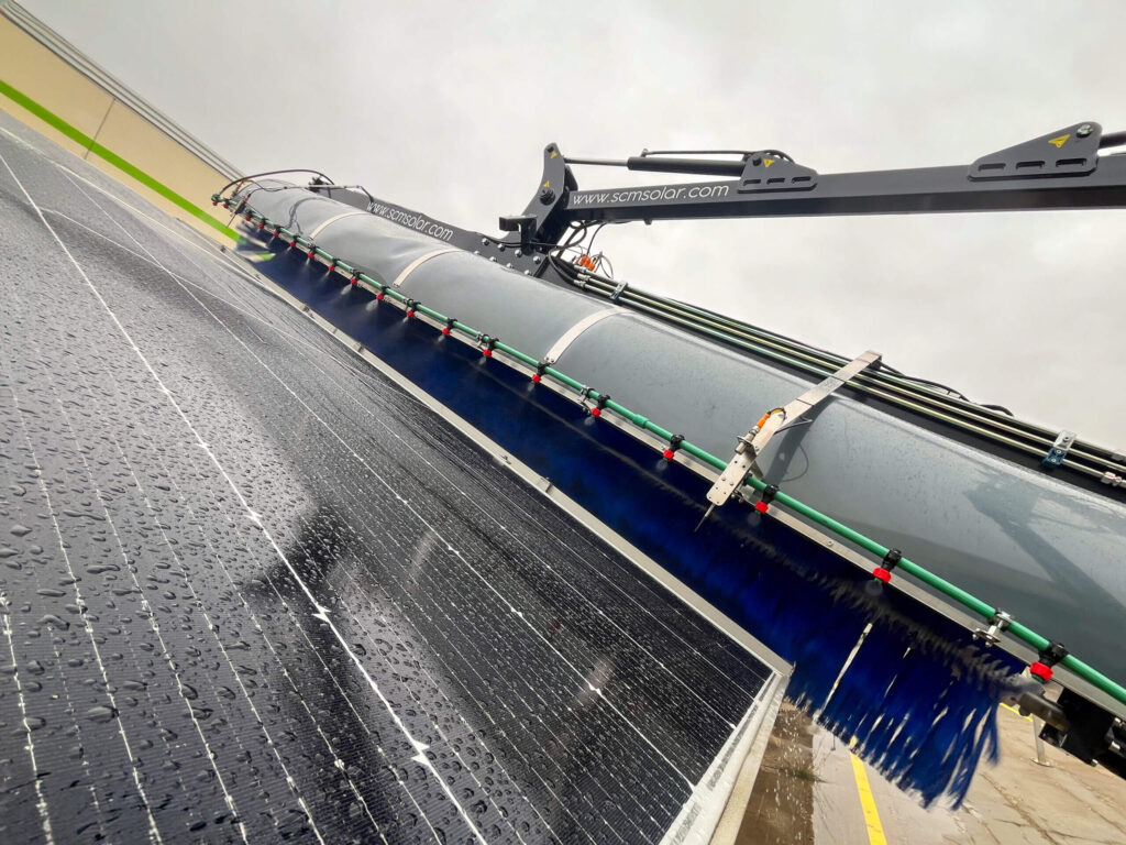Brazo Mecánico Modelo A2 2 y 4 metros SCM para Limpieza de Paneles Solares